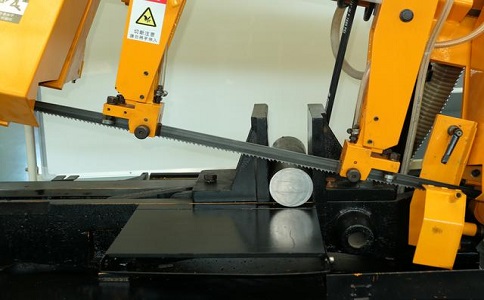 宁都数控带锯床自动送料精度会出现偏差吗？