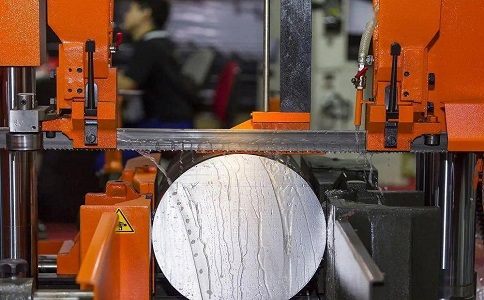 宁都立式金属带锯床切削出现跑带故障解决方法！